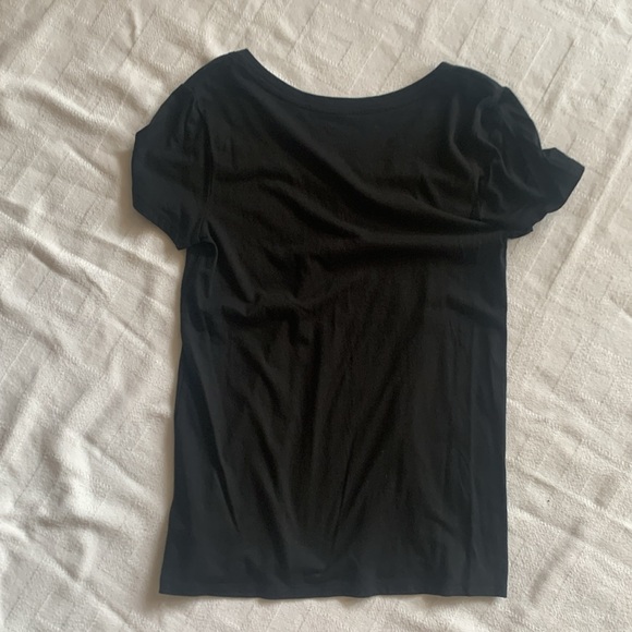 NWT Gap V-neck T-Shirt - Picture 3 of 4